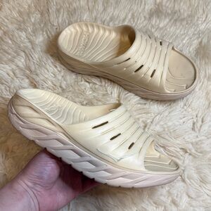 HOKA ONE ONEOra Recovery Slide 'Shortbread' - W10/M8